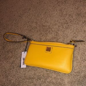NWT ✨Dooney & Bourke Wristlet✨